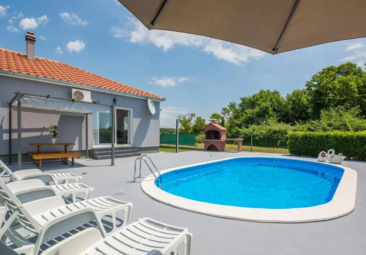 Holiday Home Flora With Pool Policnik