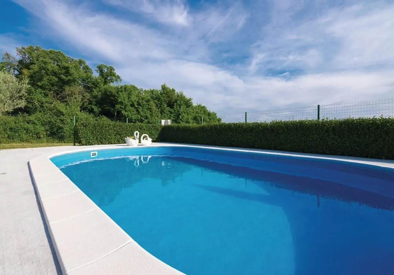 Holiday Home Flora With Pool Policnik 克罗地亚